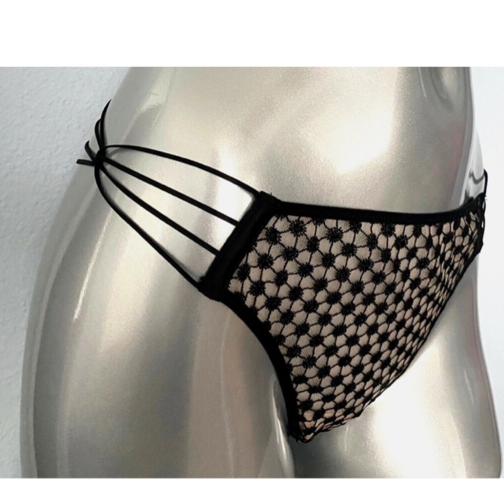 Victorias Secret Luxe Black Rouleau Strappy Starburst Mesh Back Tanga Panty
